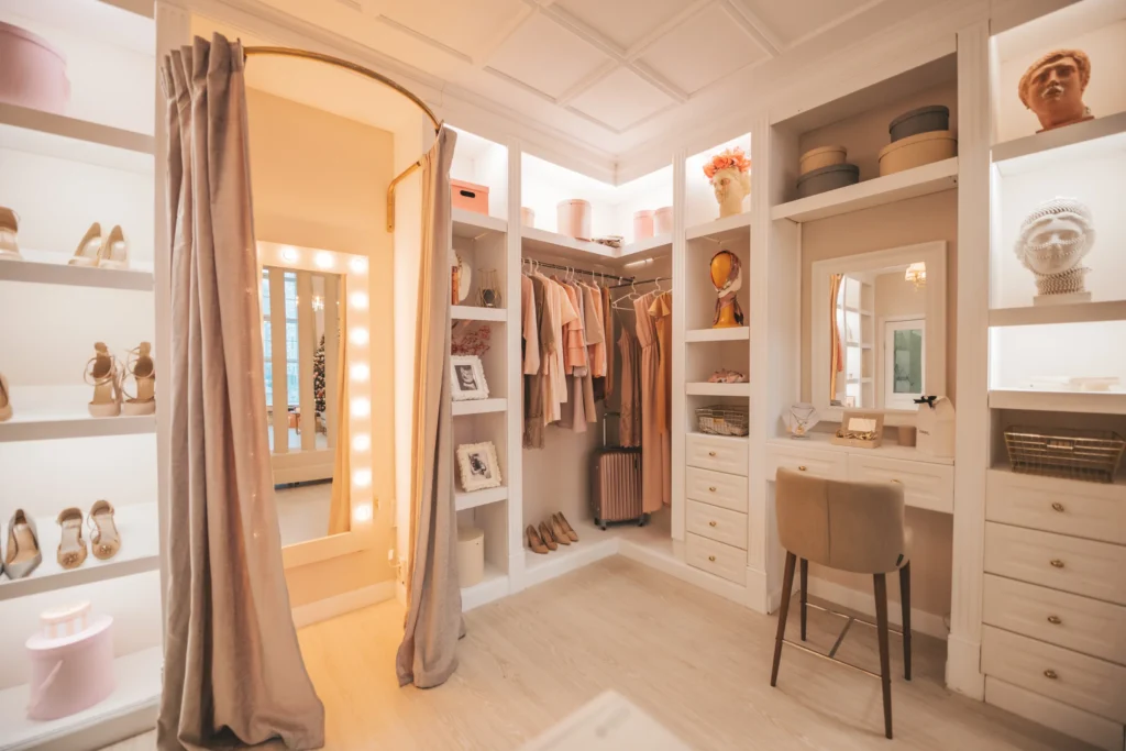 lemari pakaian custom di Pekanbaru - walk in wardrobe